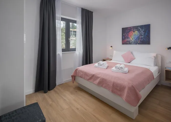 Lana Premium Residence